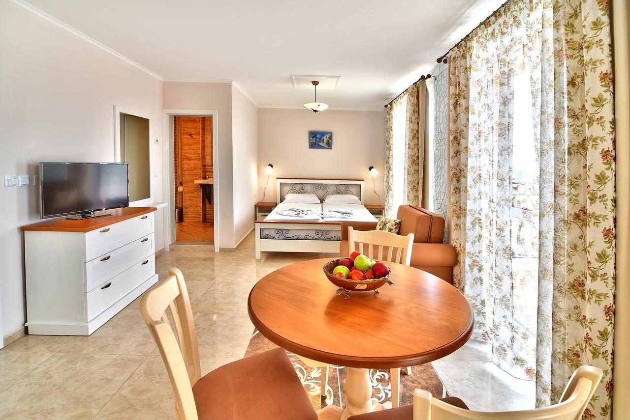 Sirena Palace Family Hotel Obzor Eksteriør billede