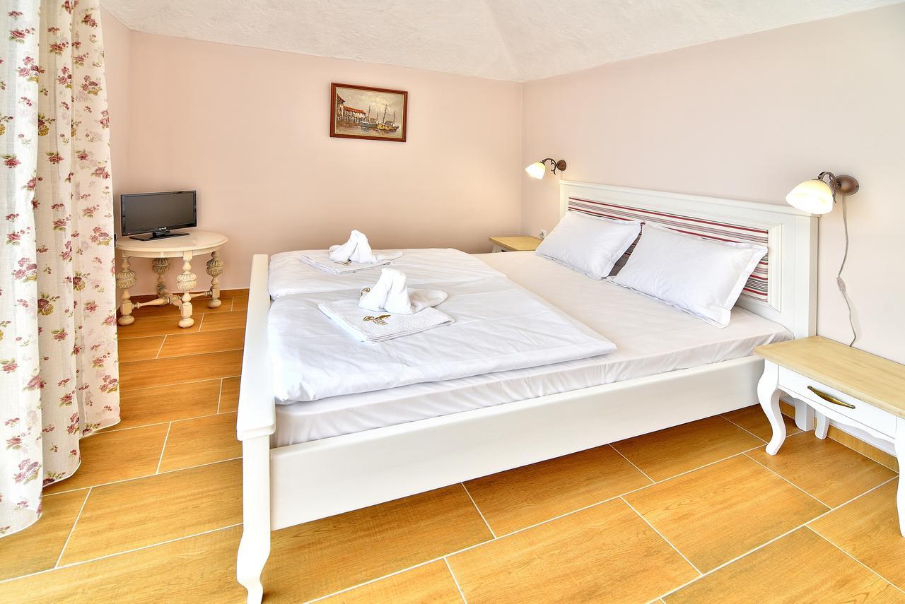 Sirena Palace Family Hotel Obzor Eksteriør billede